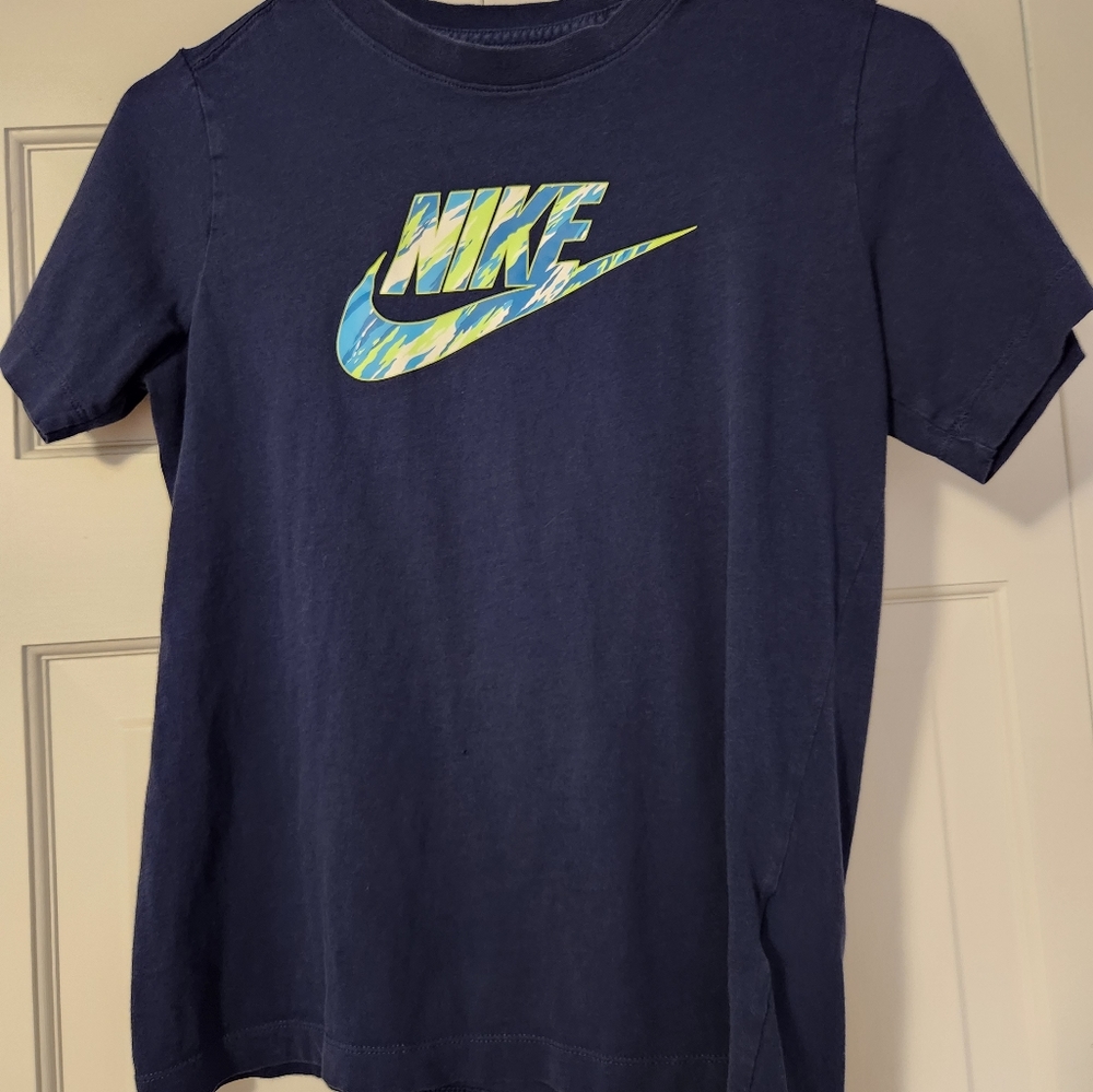 Nike boys blue t-shirt. Large